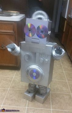 Robot Costume Diy, Metallic Costume, Robot Halloween Costume, Robot Costume, Maker Fun Factory, Contest Poster, Robot Craft, Recycled Robot, Robot Birthday Party