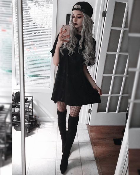 Black Parade Outfit, Parade Outfit Ideas, Jude Karda, Alternative Fashion Indie, Alternative Fashion Punk, Alternative Fashion Grunge, Parade Outfit, Goth Outfit, Tights Fashion