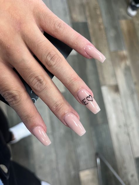 Nails With Initial E On Them, Nails With The Letter E On Them, Nails With Letter E Initial, Initial E On Nails, E Initial On Nails, Letter E Nails, Letter R On Nails, A Letter Nails, Letter H On Nails