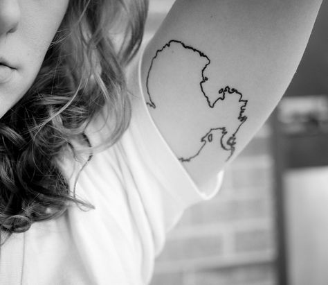 Want this! Antarctica Tattoo, Body Mods, Beautiful Tattoos, Tattoo Art, I Tattoo, Compass, Good News, Tatting, Art Tattoo