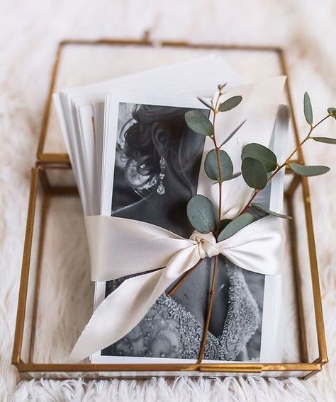 Best Ideas For Your Wedding Photo Album - Poptop Event Planning Guide Photography Client Gifts, Event Planning Guide, Photographer Packaging, Album Photography, Wedding Photo Gift, Digital Photo Album, Wedding Photo Album, Gifts Photography, Photo Album Design