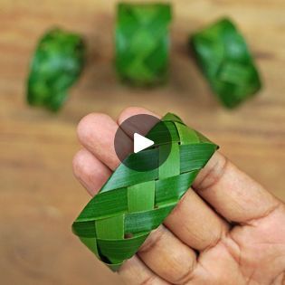 Coconut Leaves Craft, Coconut Leaf Craft, Art Craft Ideas, Rice Straw, Straw Art, Make Bracelet, Coconut Leaves, Leaf Crafts, Real Leaves