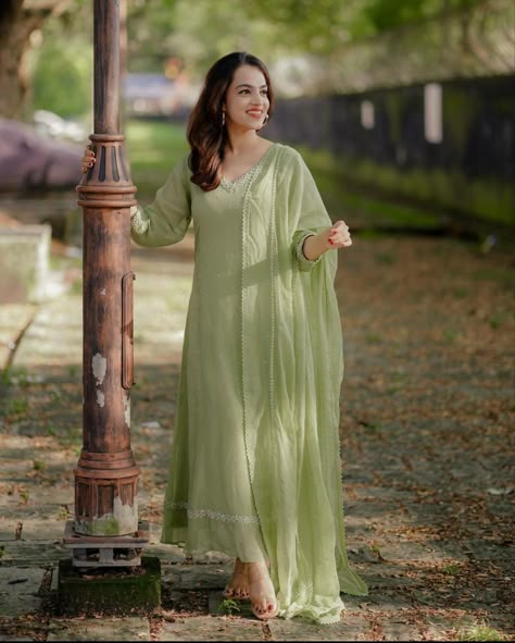 Dress Classy Elegant, Pastel Color Dress, Stylish Kurtis Design, Long Frock Designs, Long Gown Design, Salwar Pattern, Churidar Designs, Anarkali Dress Pattern, Simple Kurta Designs