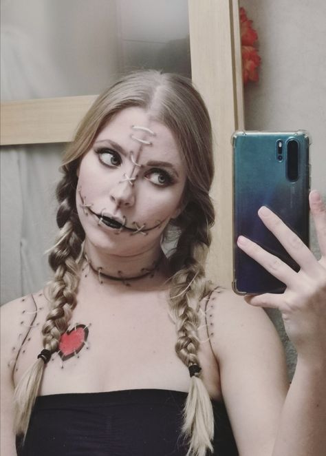 Voodoo Doll Makeup Halloween Voodoo Doll Makeup Halloween, Voodoo Doll Makeup, Halloween Voodoo Doll, Voodoo Doll Costume, Voodoo Costume, Doll Makeup Halloween, Halloween Ideias, Horror Novel, Voodoo Doll