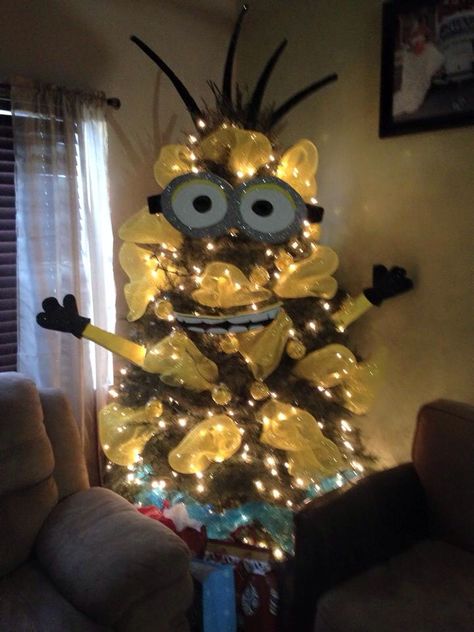 Minion Christmas Tree, Minion Things, Minion Stuff, Minions Christmas, Spongebob House, Minion Rush, Minions Images, All Spiderman, Minion Christmas