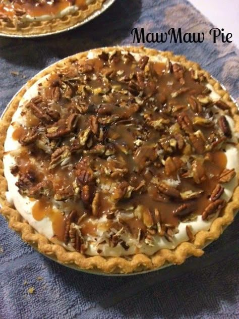 Mawmaw Pie, Sunday Dessert, Yummy Pie Recipes, Pecan Desserts, Favorite Pie Recipes, Easy Pie Recipes, Cream Pie Recipes, Easy Pie, Pecan Pie Recipe