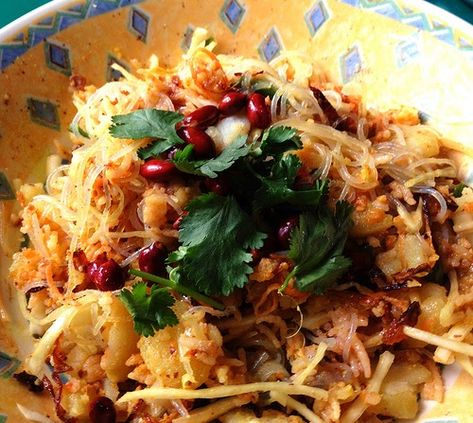 A friend of mine was mocking the recent craze for food mash-ups - cronuts , doissants, townies, what have you. She suggested the world s... Burmese Salad, Myanmar Food Recipe, Burmese Cuisine, Burmese Recipes, Burmese Food, Mixed Salad, Festive Recipes, Rainbow Salad, Asian Kitchen