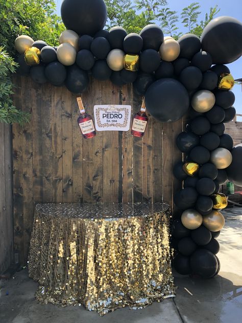 Hennessy balloons & Backdrop theme Hennessy Party Decorations, Henny Theme Party Ideas, Hennessy Theme Party Ideas, Hennessy Birthday Theme, Buchon Party Theme For Men, Hennessy Party Ideas Decor, Narco Birthday Theme, Narco Theme Party Decorations, Hennessy Party