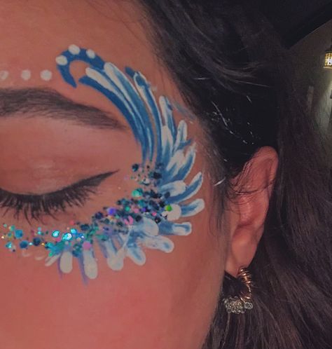 Cute Face Painting Aesthetic, Angel Face Paint, Face Painting Aesthetic, Chanel Makeup Looks, Glitter Face Paint, Festival Face Paint, Christmas Face Painting, Festival Makeup Glitter, Color For Nails