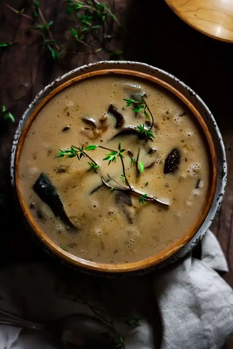 Creamy wild mushroom soup Mushroom Bisque, Homemade Tomato Soup Recipe, Spice Food, Wild Mushroom Soup, Creamy Soup Recipes, Bisque Soup, Soups And Chowders, Soups And Sandwiches, Mushroom Soup Recipes