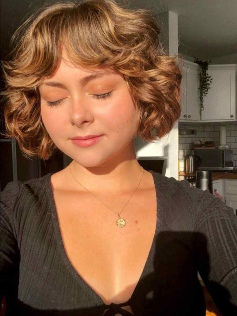 French Bob Thick Hair Round Face, Wednesday Haircut, Hairstyle Ideas For Short Hair, Cute Bob Hairstyles, Short Wavy Bob, Bob Haircut Curly, French Bob, 2023 Hair, Ideas For Short Hair