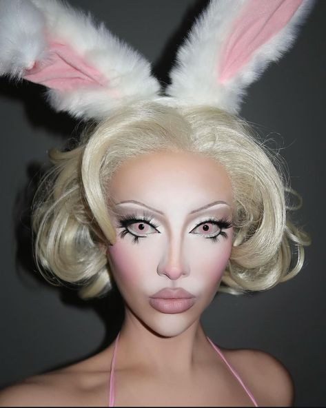 White Rabbit Makeup, Bunny Halloween Makeup, Rabbit Makeup, Bunny Makeup, Rabbit Halloween, Bunny Halloween Costume, Classy Halloween Costumes, Halloween Beauty, Halloween Makeup Pretty