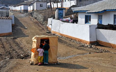 North Korean children buy things from a local rural shop Tourist Photos, Inside North Korea, Life In North Korea, No Internet, After Eight, Traditional Korean, North Korean, North South, Pictures Of People