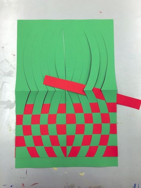 Optical Illusion Art For Kindergarten, Op Art Ideas, Paper Weaving Art, Richard Anuszkiewicz, Op Art Lessons, Middle School Art Projects, 4th Grade Art, Paper Weaving, Pola Sulam