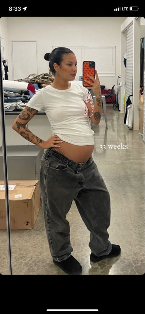 Hot Pregnant Outfits, Pregnant Tshirt Outfit, Pregnant Tomboy, Black Women Maternity Outfits, Y2k Pregnancy Outfits, Grunge Pregnancy Outfits, Alt Pregnancy Outfits, Alternative Pregnancy Outfits, Business Maternity Outfits