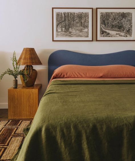 Fun fact: Violet-Blue is a 2024 color of the year 🌀 This gorgeous headboard is perfectly complimented by the warm terracotta and olive bedding . . . . . . . . . By: @dabito #interiordesigner #interiordesign #californiainteriordesigner #socaldesigner #sandiego #sandiegohomes #coastaldesigners #localcontractors #homediyinspo #homedecorinspo #interiorstylists #springhomedecor Terracotta Blue Bedroom, Blue Terracotta Bedroom, Mid Century Modern Eclectic Bedroom, Bedding Colour Scheme, Terracotta And Blue Bedroom, Blue And Terracotta Bedroom, Colored Headboard, Terra Cotta Bedroom, Olive Bedding