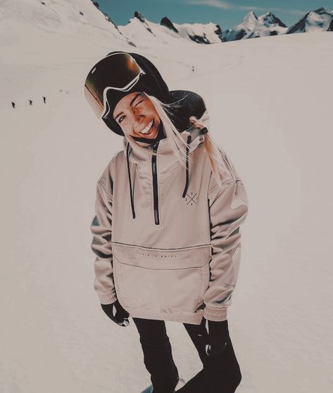 Snowboard Aesthetic, Snowboarding Jackets, Ski Inspiration, Women Snowboarding, Snowboarding Trip, Snowboard Girl, Snowboarding Style, Womens Snowboard, Snowboarding Women