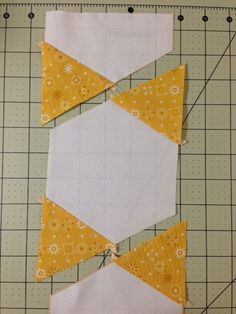 I recently posted some snapshots of this quilt in various places… …and I have gotten some great feedback and requests for a pattern. So I thought I would put together a little tutorial. This qui... Patchwork Hexagonal, Hexagon Quilting, Hexagon Quilt Pattern, Hexie Quilt, Folding Origami, Star Quilt Blocks, Quilt Block Tutorial, Hexagon Quilt, Star Quilt Patterns