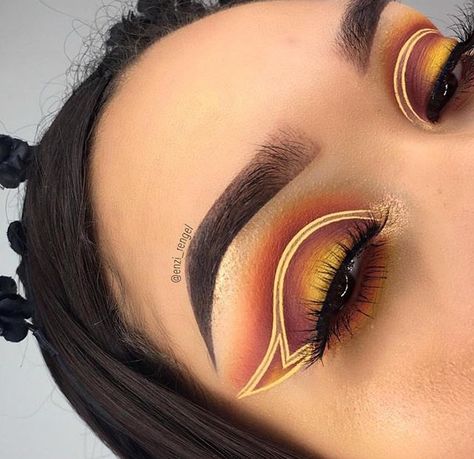 @Brandoswifeey Maquillaje Kylie Jenner, Drag Make-up, Makeup Blending, Cake Face, Jewelry Clothing, Creative Makeup Looks, Face Beat, Beat Face, Eye Looks