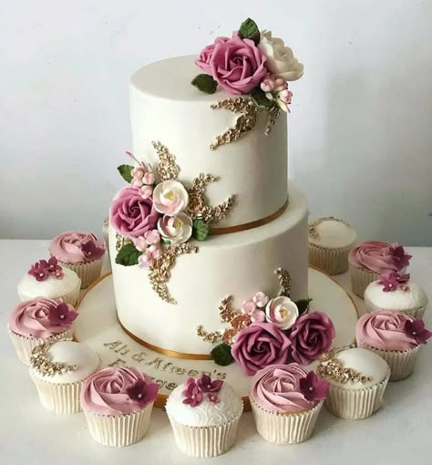 Floral Cake Birthday, Elegant Cake Design, Tiered Cakes Birthday, Wedding Anniversary Cakes, Birthday Cake With Flowers, Wedding Cakes With Cupcakes, Cake Decorating Designs, Pretty Birthday Cakes, Elegant Cakes