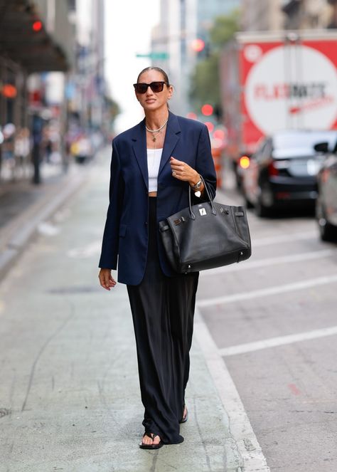 Jenna Lyons Home, Jenna Lyons Style, Jenna Lyons, Pointy Pumps, Fashion Newsletter, Trending Sandals, Michelle Obama, Kanye West, Kendall Jenner