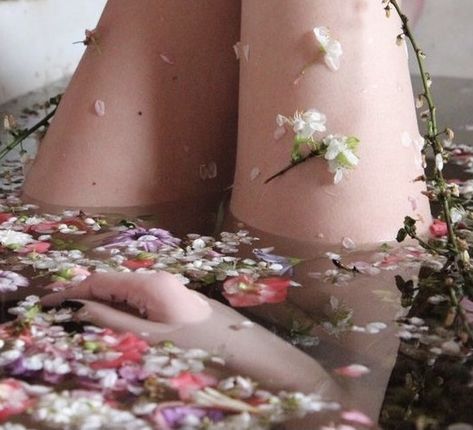 Pale Aesthetic, Inspiration Tattoos, Image Swag, Tumblr Wallpaper, Pastel Aesthetic, Divine Feminine, Aphrodite, Love Photography, Aesthetic Photo