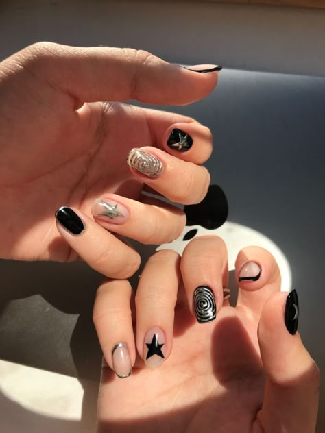 Short Nail Art Black, Natural Nail Ideas Short, Eye Nails Halloween, Straykids Nails, Soft Grunge Nails, Rocker Nails, Mens Nails, Asian Nails, Hippie Nails