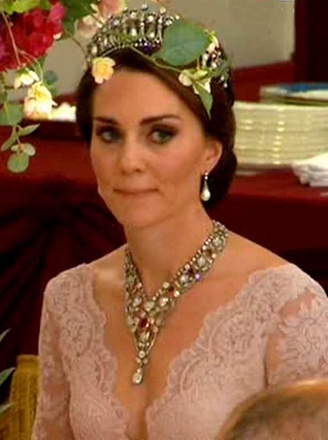 Kate Middleton Tiara, Princess Diana Tiara, Diana Tiara, Moda Kate Middleton, Principe William Y Kate, Style Kate Middleton, Lovers Knot Tiara, The Kennedys, Duchesse Kate