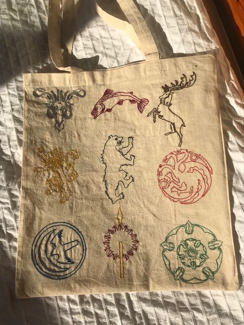 Game Of Thrones Tote Bag, Game Of Thrones Crafts Diy, Got Embroidery, Targaryen Embroidery, Game Of Thrones Embroidery, Tyrell Family, Slime Rancher, Embroidery Patchwork, Bags Game