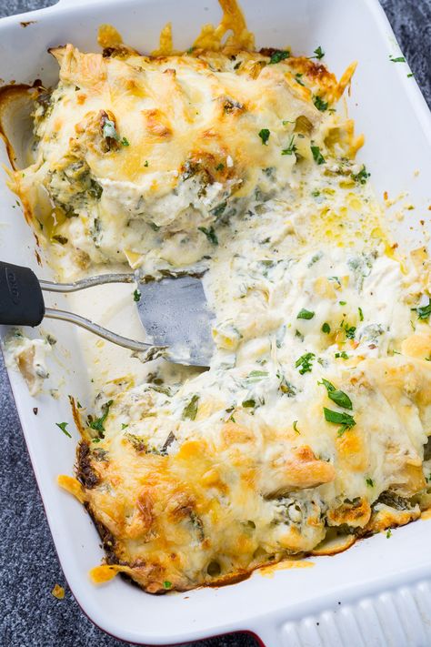 Spinach and Artichoke Baked Chicken Artichoke Baked Chicken, Artichoke Heart Recipes, Chimichurri Recipe, Cheesecake Dip, Artichoke Dip, Skirt Steak, Baked Chicken Recipes, Poultry Recipes, Main Dish Recipes