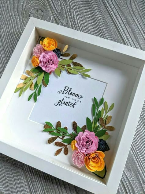 Cricut Flowers, Box Frame Ideas, Shadow Box Gifts, Flower Shadow, نباتات منزلية, Desain Quilling, Shadow Box Ideas, Quilled Creations, Flower Shadow Box