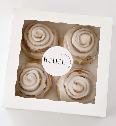 Bakery Packaging Aesthetic, Babka Packaging, Cinnamon Rolls Packaging Ideas, Cute Packaging Ideas For Food, Pastries To Sell, Cinnamon Roll Packaging, Pastry Packaging Ideas, Cinnamon Rolls Packaging, Pastry Box Packaging