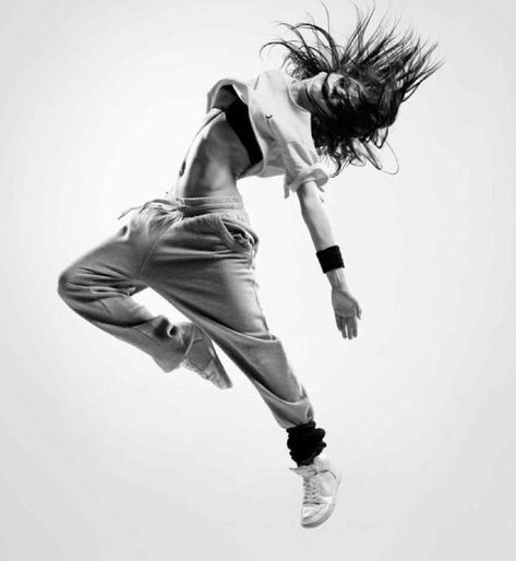 Hiphop Dance Photography, Zoomba Dance, Hip Hop Dance Photography, Hiphop Drawing, Jumping Poses, Dance Picture Poses, Action Pose Reference, Dance Photography Poses, Female Pose Reference