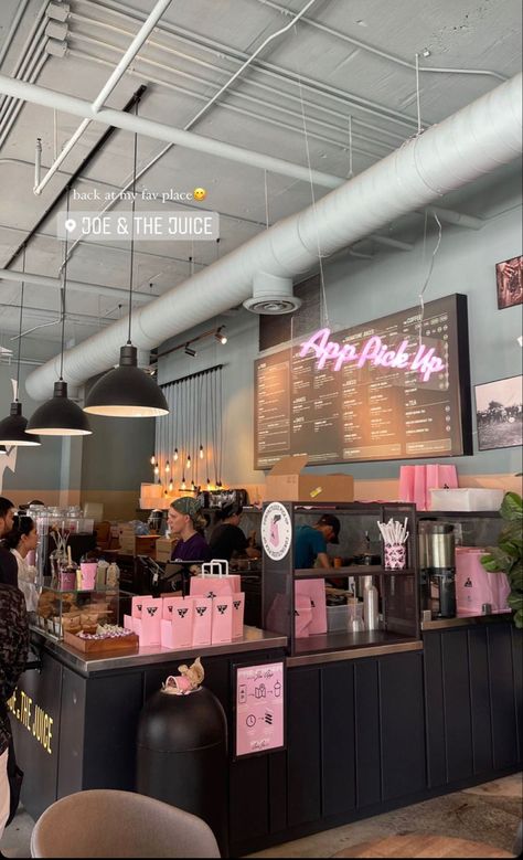 Girly Cafe Interior, Joe And The Juice Aesthetic, Cake Shop Aesthetic, Pink Cafe Aesthetic, Creperia Ideas, Girly Coffee Shop, Joe And The Juice, Bakery Interior, Small Coffee Shop