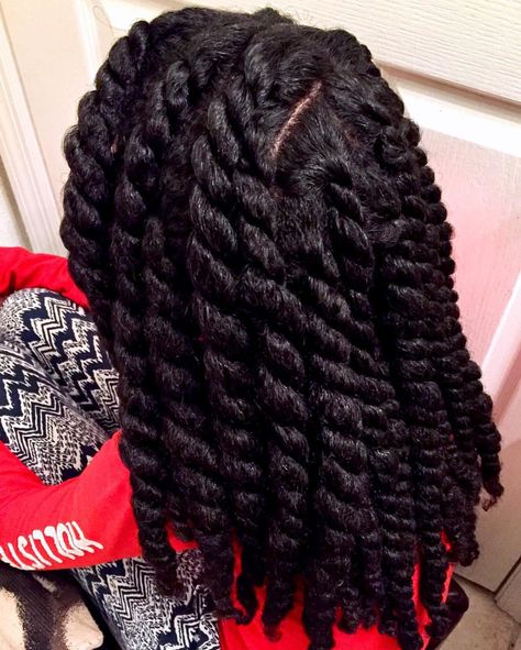 Cabello Afro Natural, Natural Hair Moisturizer, Natural Hair Twists, Beautiful Natural Hair, Pelo Afro, Natural Hair Beauty, Natural Hair Updo, Hair Growth Faster, Long Natural Hair