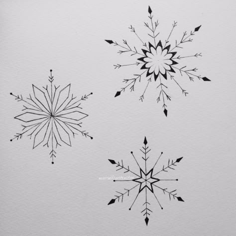 Doodles For Bullet Journal, Snowflake Tattoos, Tumblr Tattoo, Snowflake Tattoo, Lotusblume Tattoo, Winter Tattoo, Henne Tattoo, Snow Flake Tattoo, Snowflakes Drawing