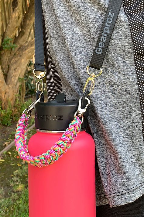 Hydro Flask Accessories, Hydro Flask Bottle, Paracord Handle, Embroidery Lessons, Paracord Projects, Grafic Design, Fancy Bags, Hydro Flask, Hiking Outfit