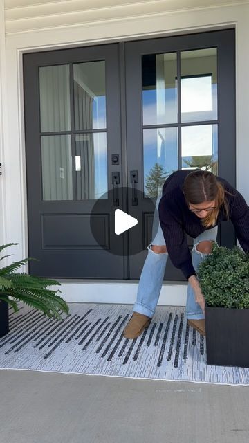 Amanda Stein on Instagram: "These won’t last long again! 
.
I LOVE spring time because it’s the perfect time for a front porch refresh but I wasn’t trying to spend a ton of money on this space since the pool project is 🤑 I love these square concrete planters and they’re only $60. I grabbed this rug for the front door and I love how it looks with our black and White House. The quality is incredible for the price tag. Raise your hand if you don’t have a green thumb 🙋🏽‍♀️ Every year I waste money on plants for my porch and they’re dead before June 🤣💀 This year I replaced them with these viral outdoor faux boxwoods to save myself the heartbreak. They have been sold out for weeks and just restocked!
.
If you’re following me, you can comment the words “front porch” and I’ll send you a messa Front Stoop Ideas, Front Porch Bench Decor, Small Front Porch Ideas Curb Appeal, Small Front Porch Decorating Ideas, Front Porch Refresh, Black And White House, Porch Refresh, Front Door Plants, Save Myself