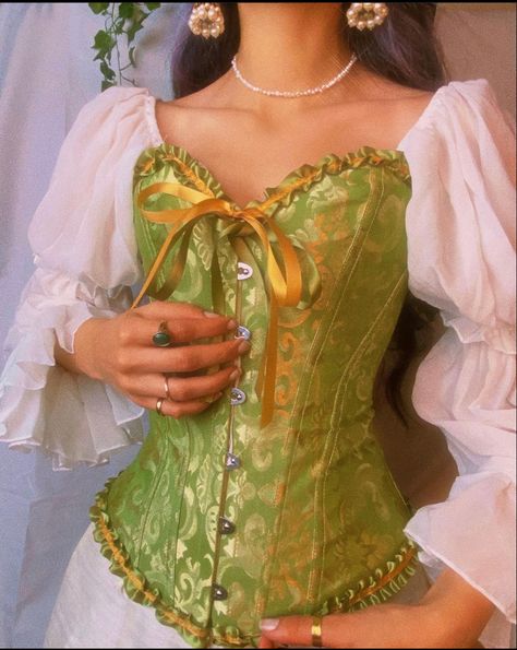 Green Corset Outfit Ideas, Bodice Outfit, Halloween Fairy Costume, Outfit Ideas For High School, Corset Ideas, Thrift Inspiration, Outfit Corset, Outfit Ideas Party, Corset Outfits