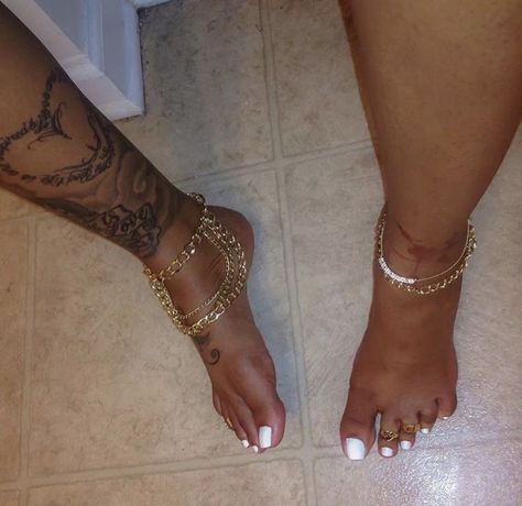 Foot Tattoo Black Women, Calf Tattoos For Women, Heels Tumblr, Delicate Aesthetic, Anklet Tattoos, Foot Tattoos For Women, Pretty Tattoos For Women, Stylist Tattoos, Tattoo Bracelet