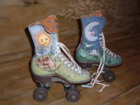 Repurposed Primitive Hand Painted, Salvaged Vintage Roller Skates ... Vintage Roller Skates, Shoes Painting, Repurpose Projects, Painting Whimsical, Roller Skates Vintage, Skate Aesthetic, Skate Girl, Hand Painted Shoes, Fall Halloween Crafts