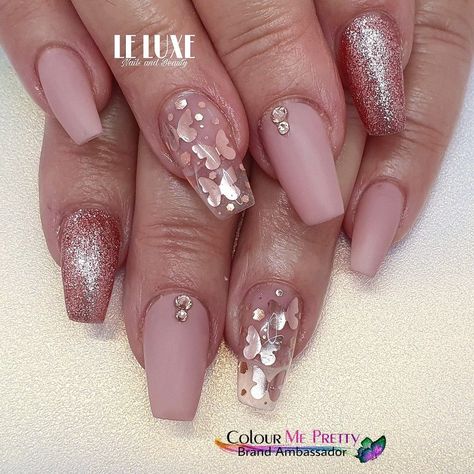 Rose gold Trendy Nails Rose Gold, Pink Ombre Nails Glitter, Gold Nails Acrylic, Gold Homecoming Nails, Gold Toe Nails, Rose Gold Nails Acrylic, Rose Nail Design, Rose Gold Nails Glitter, Boujee Nails