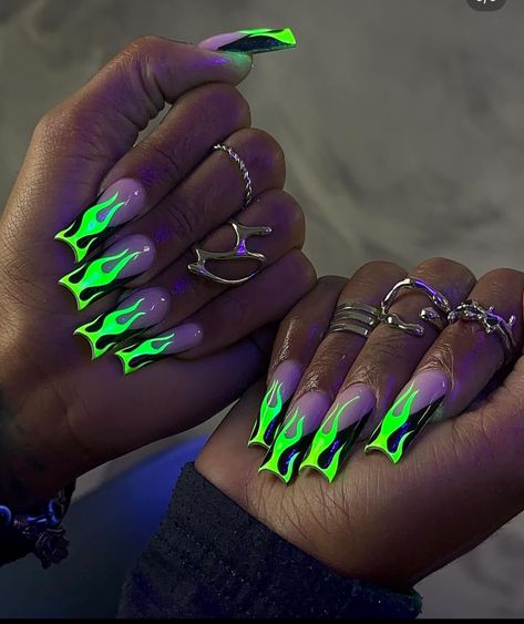 Beach Nail Designs, Neon Green Nails, Long Press On Nails, Style Français, Glow Nails, Dope Nail Designs, Dark Nails, Beach Nails, Foot Care