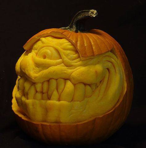 This Guy Makes The Scariest Pumpkin Carvings Ever | Bored Panda Stranger Things Pumpkin, 3d Pumpkin Carving, Pumpkin Sculpting, Awesome Pumpkin Carvings, Pumpkin Carver, Pumkin Carving, Pumpkin Carving Contest, Creepy Pumpkin, Creative Pumpkin Carving