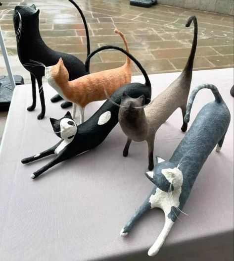 five paper mache cats by Mimar Nuray Lüküs, as spotlighted on allthingspaper.net Paper Mache Art Projects, Paper Mache Art Sculpture, Paper Mache Wall Art, Paper Casting, Black Cat Drawing, Paper Clay Art, Mache Art, Paper Mache Dolls, Paper Mache Animals