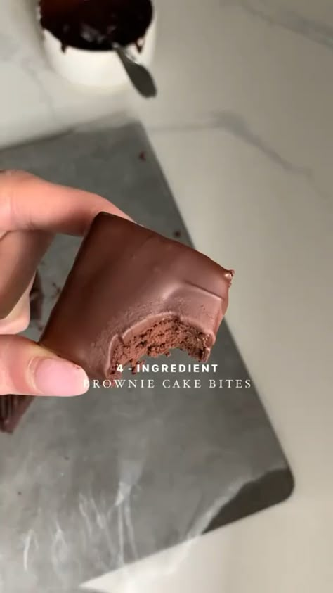 Video credit: @lillisiper.official TikTok Brownie Cakes, Chocolate Recipes Homemade, Decorações Com Comidas, Chocolate Heart, Sweet Dishes Recipes, Tasty Recipes Videos, Quick Recipes Snacks, Chocolate Sprinkles, No Dairy