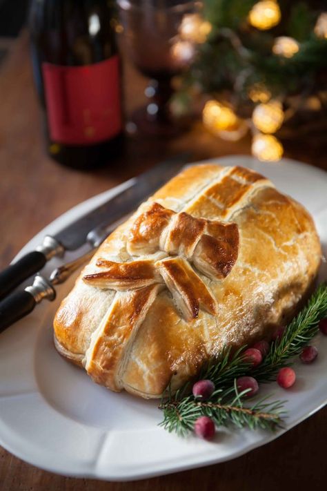 Boeuf Wellington Christmas Baking Recipes, Beef Wellington, Magic Recipe, Moroccan Food, Christmas Food Desserts, Christmas Menu, Party Buffet, Picnic Food, Christmas Party Food