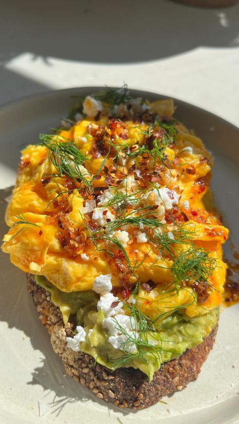 In my egg era rn- especially fluffy eggs with avocado & chili onion crunch 🤤🔥 Getting your protein, healthy fats & carbs in all at once… | Instagram Chili Eggs, Weight Watchers Plan, Fluffy Eggs, Healthy Options, Healthy Fats, Quick Meals, Cooking Tips, Chili, Avocado