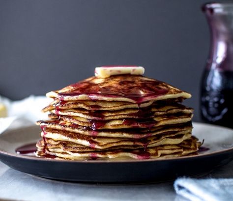 Concord Grape Recipes, Grape Syrup, Stack Of Pancakes, Grape Recipes, Chocolate Caliente, What's For Breakfast, Syrup Recipe, Pancakes And Waffles, Yummy Breakfast