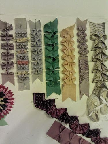 olderrose: ribbon folding Sulaman Pita, Smocking Patterns, Fabric Origami, Folding Origami, Ribbon Art, Ribbon Work, 자수 디자인, Silk Ribbon Embroidery, Ribbon Crafts